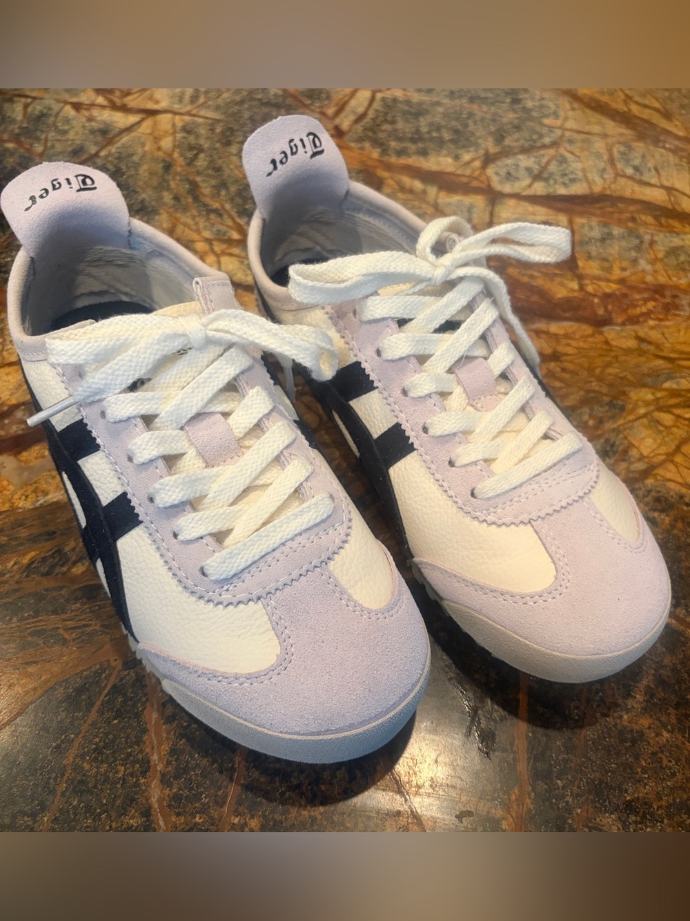 NWOT Unisex Onitsuka Tiger Cream & Black Low-Top Sneakers